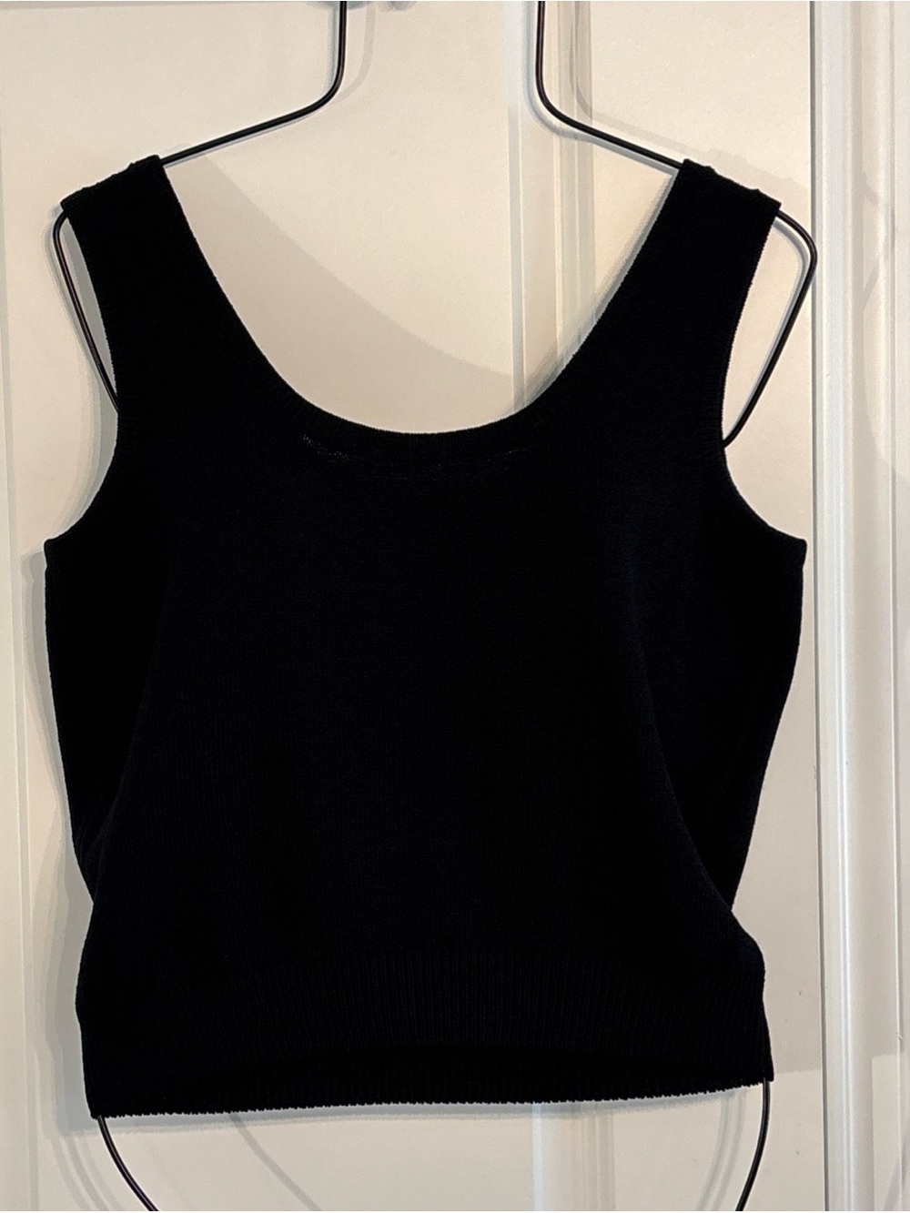 St. John Basics Black Sleeveless Cropped Knit Tank Top. Size Medium